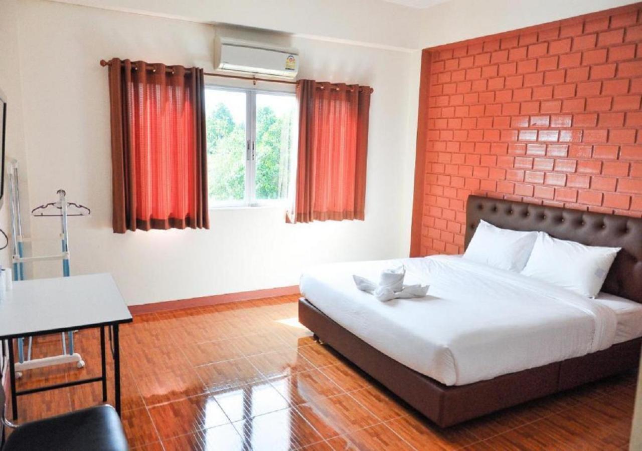 Bussarakam Place Hotel Chanthaburi Esterno foto