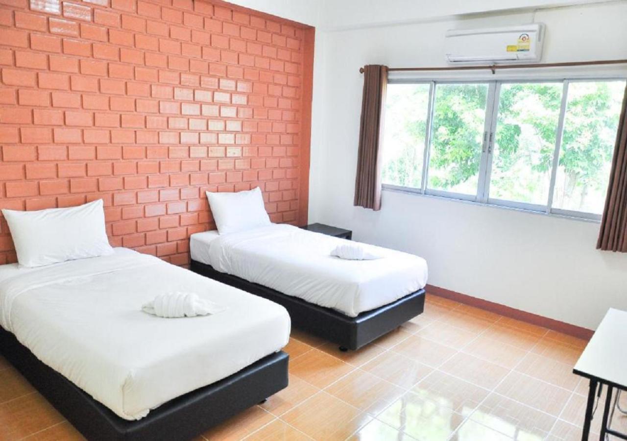 Bussarakam Place Hotel Chanthaburi Esterno foto