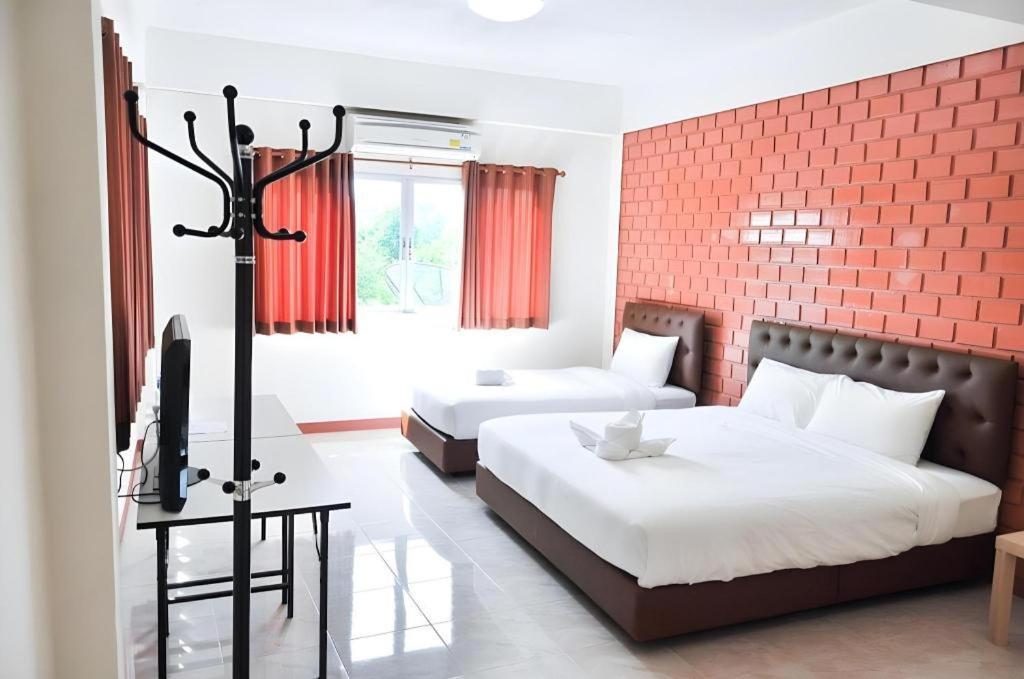 Bussarakam Place Hotel Chanthaburi Esterno foto