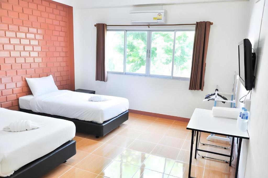 Bussarakam Place Hotel Chanthaburi Esterno foto