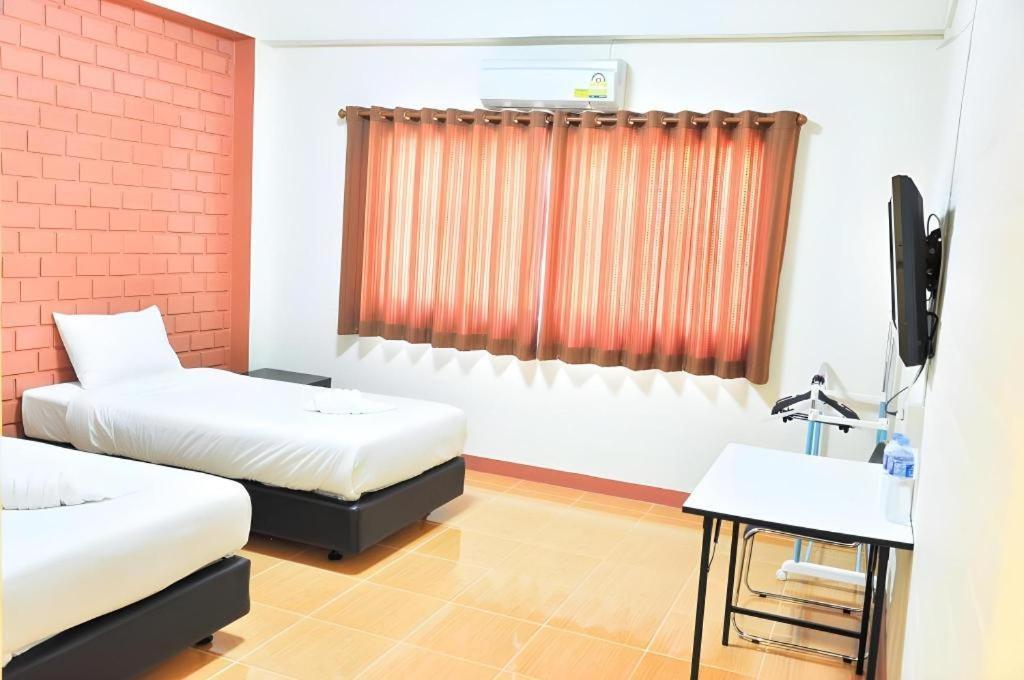 Bussarakam Place Hotel Chanthaburi Esterno foto