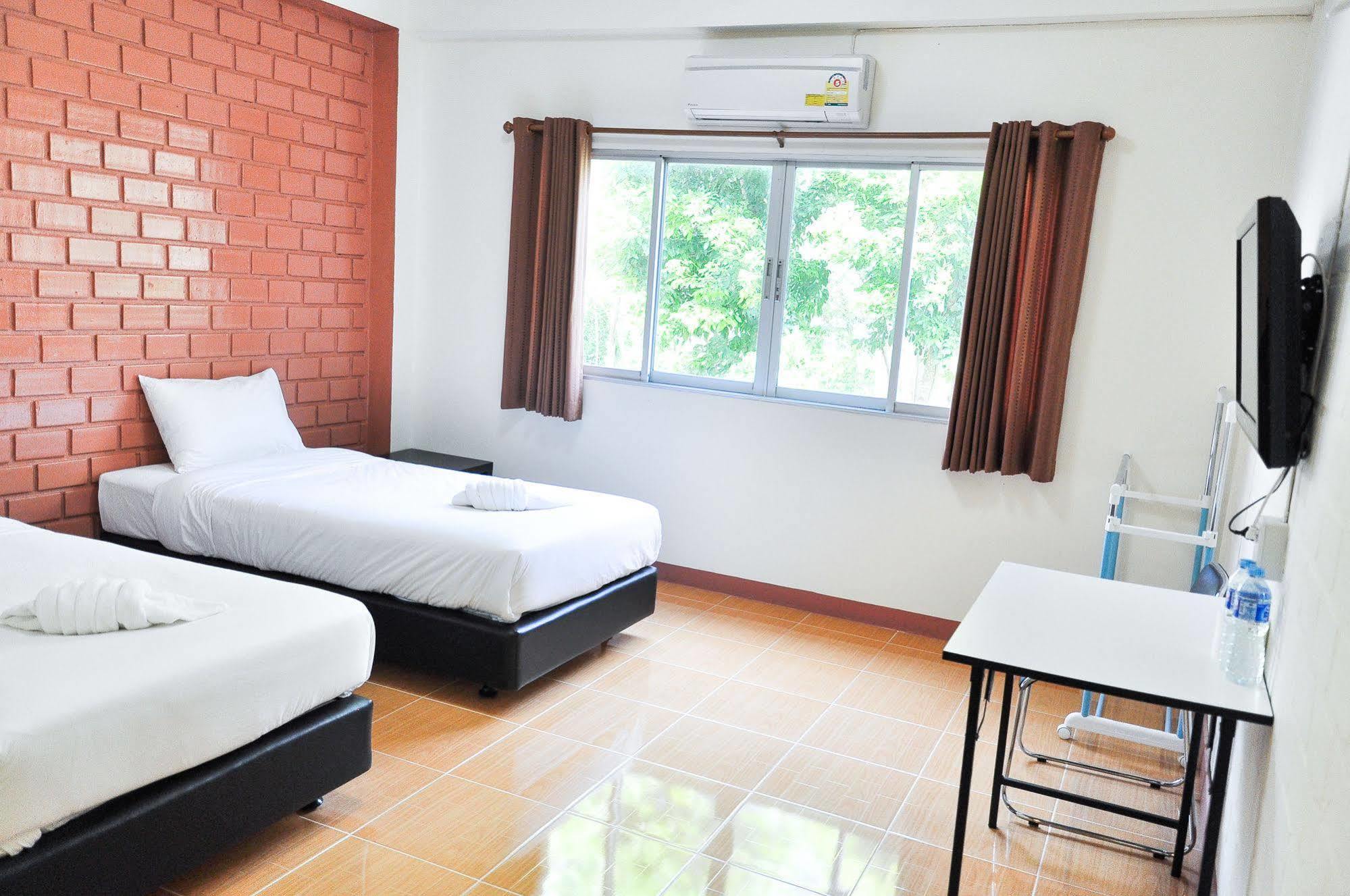 Bussarakam Place Hotel Chanthaburi Esterno foto
